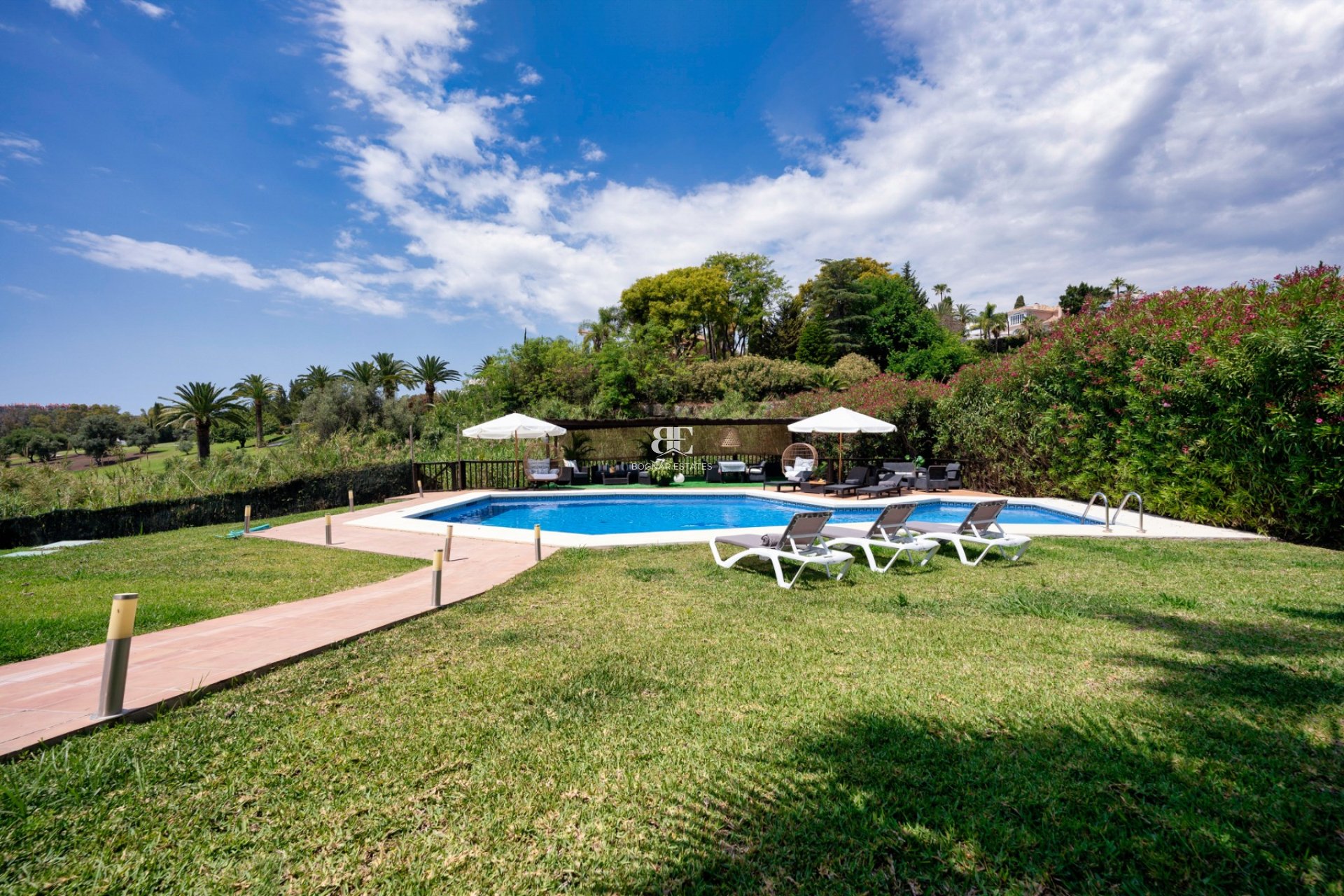 Resale - Villa -
Marbella - Nueva Andalucía