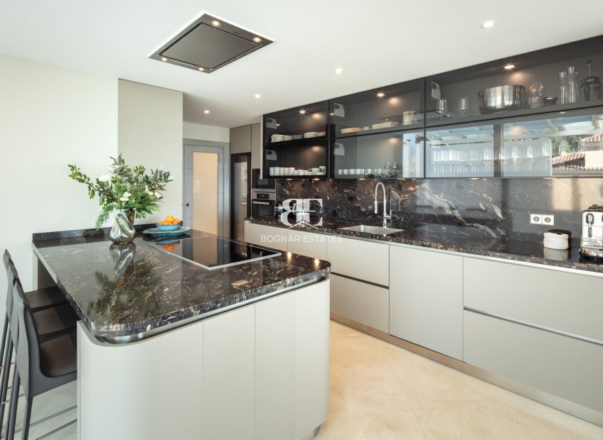 Resale - Villa -
Marbella - Nueva Andalucía