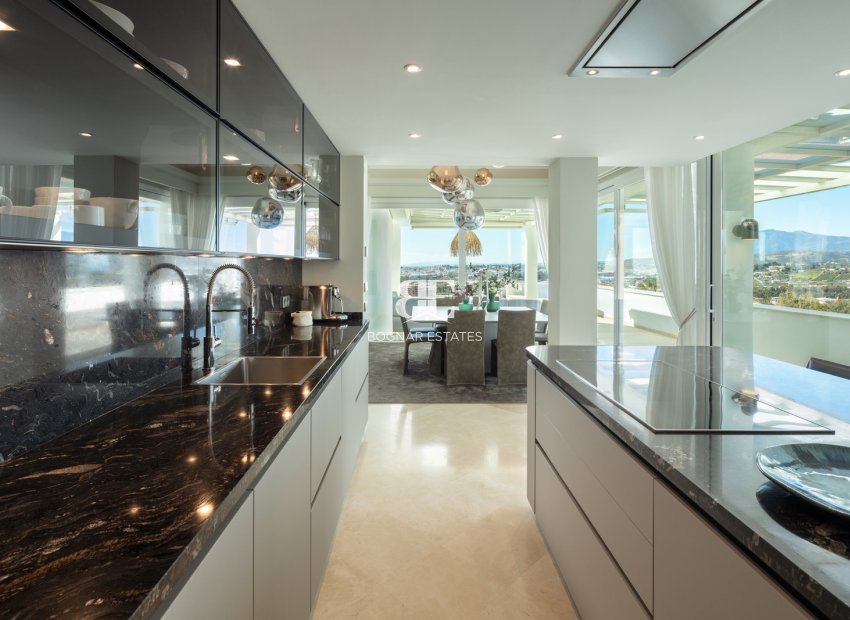 Resale - Villa -
Marbella - Nueva Andalucía