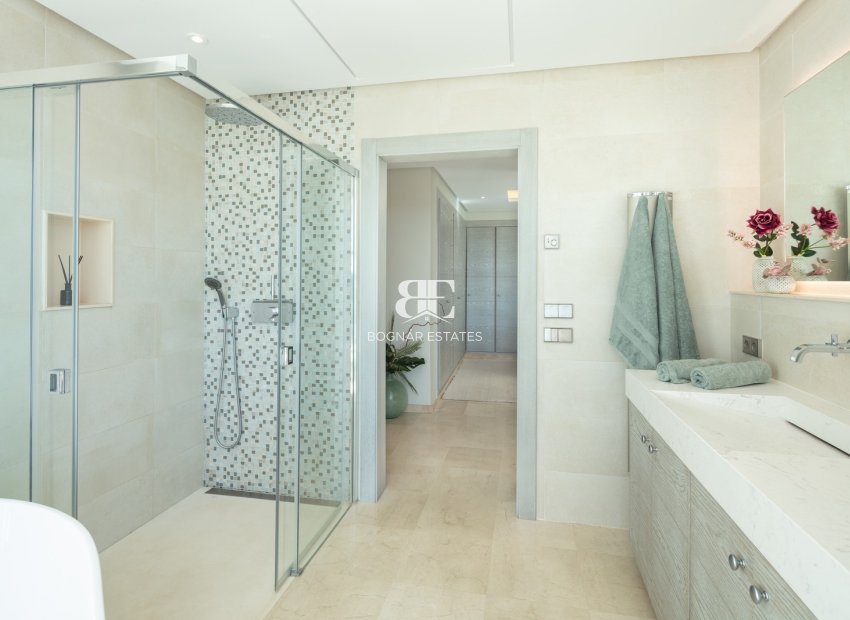Resale - Villa -
Marbella - Nueva Andalucía