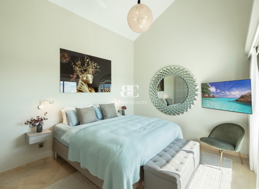 Resale - Villa -
Marbella - Nueva Andalucía