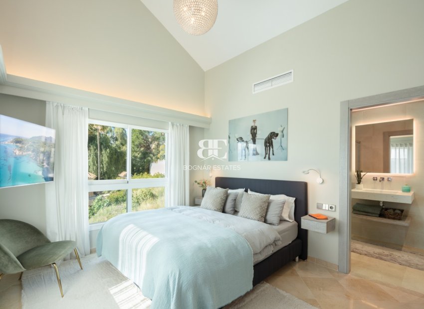 Resale - Villa -
Marbella - Nueva Andalucía