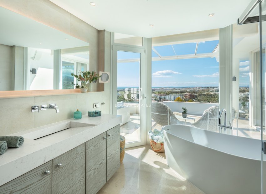 Resale - Villa -
Marbella - Nueva Andalucía