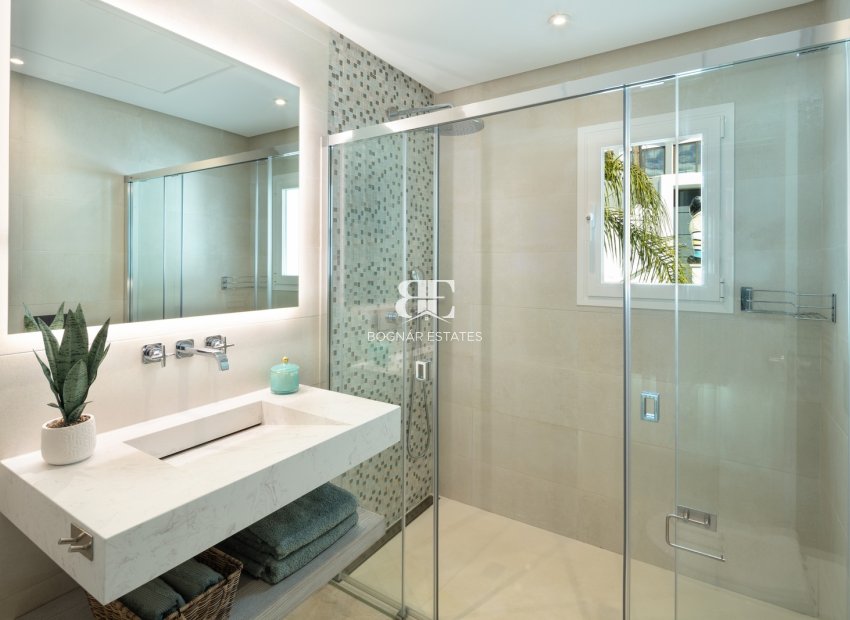 Resale - Villa -
Marbella - Nueva Andalucía