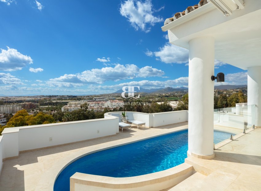 Resale - Villa -
Marbella - Nueva Andalucía