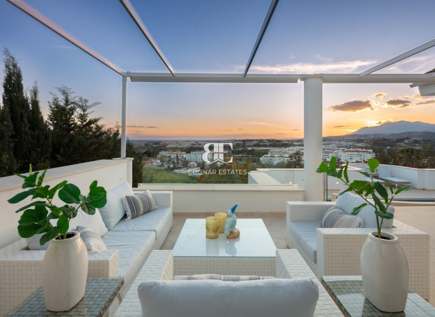 Resale - Villa -
Marbella - Nueva Andalucía