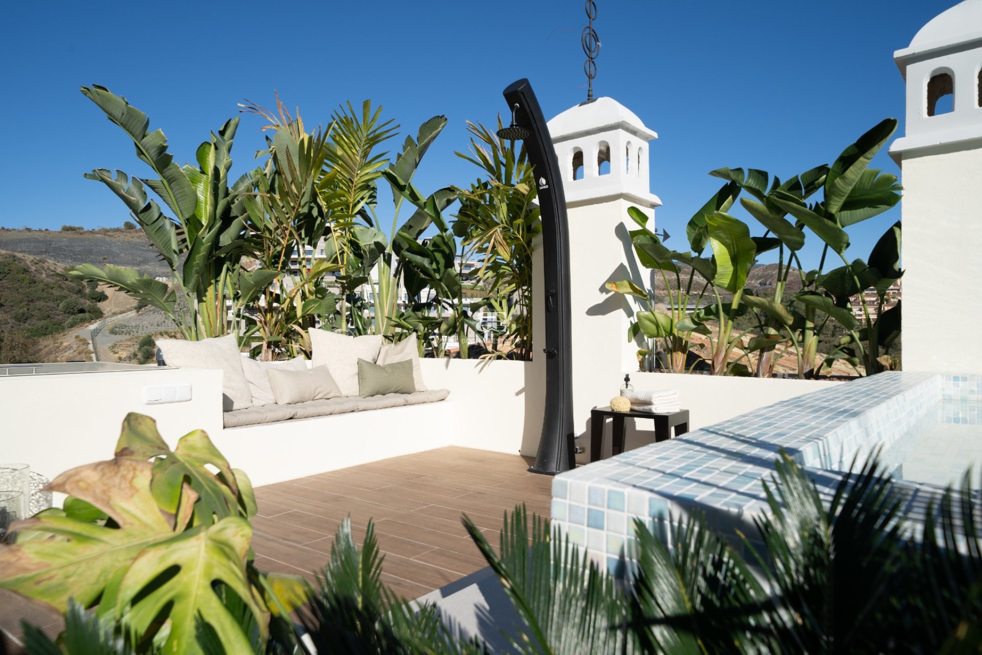 Resale - Villa -
Marbella - Nueva Andalucía