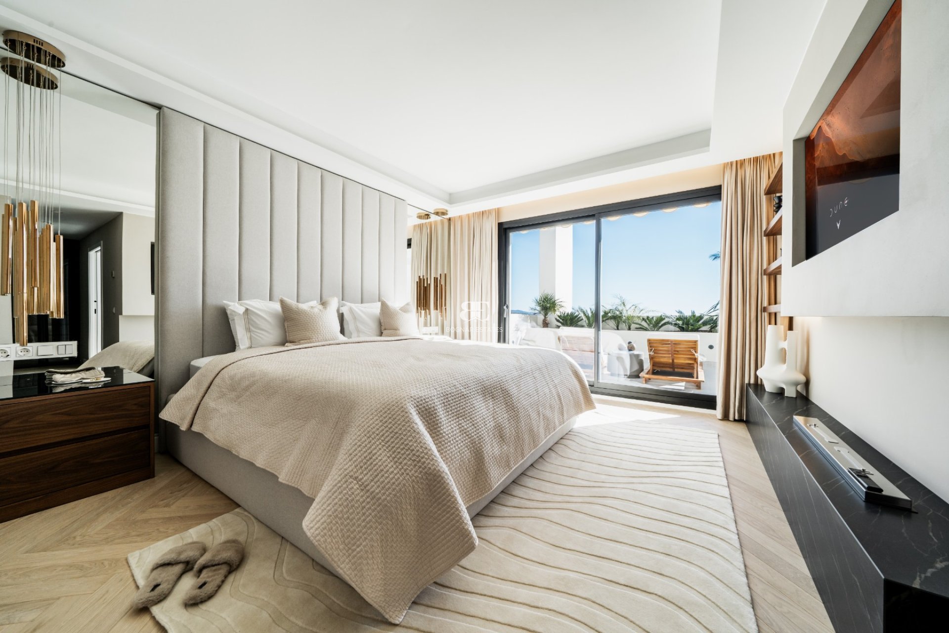 Resale - Villa -
Marbella - Nueva Andalucía
