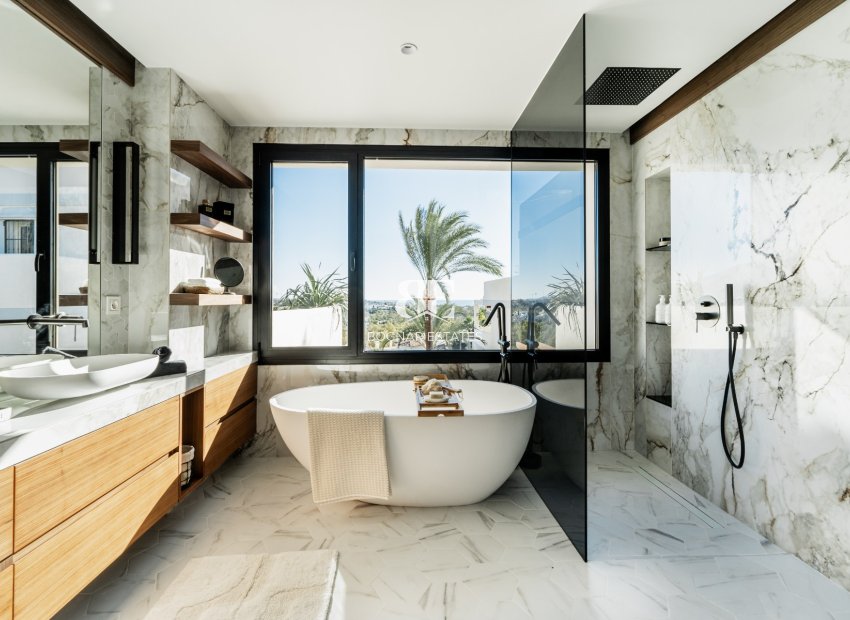 Resale - Villa -
Marbella - Nueva Andalucía