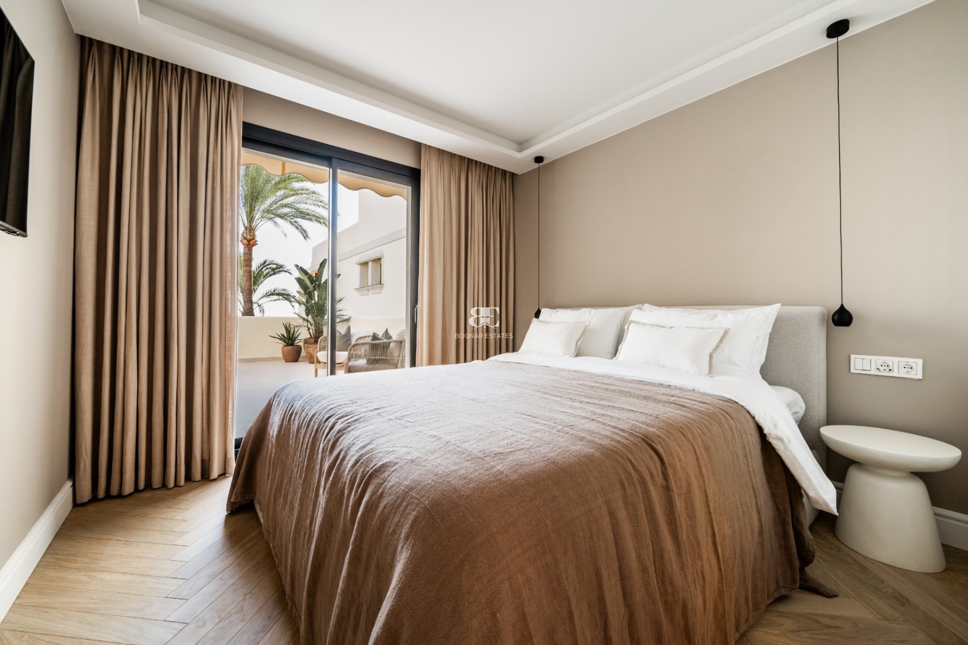 Resale - Villa -
Marbella - Nueva Andalucía