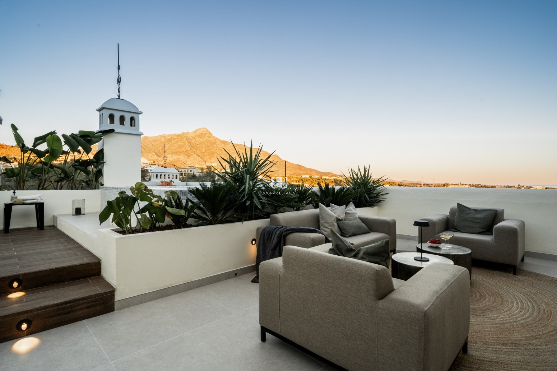 Resale - Villa -
Marbella - Nueva Andalucía