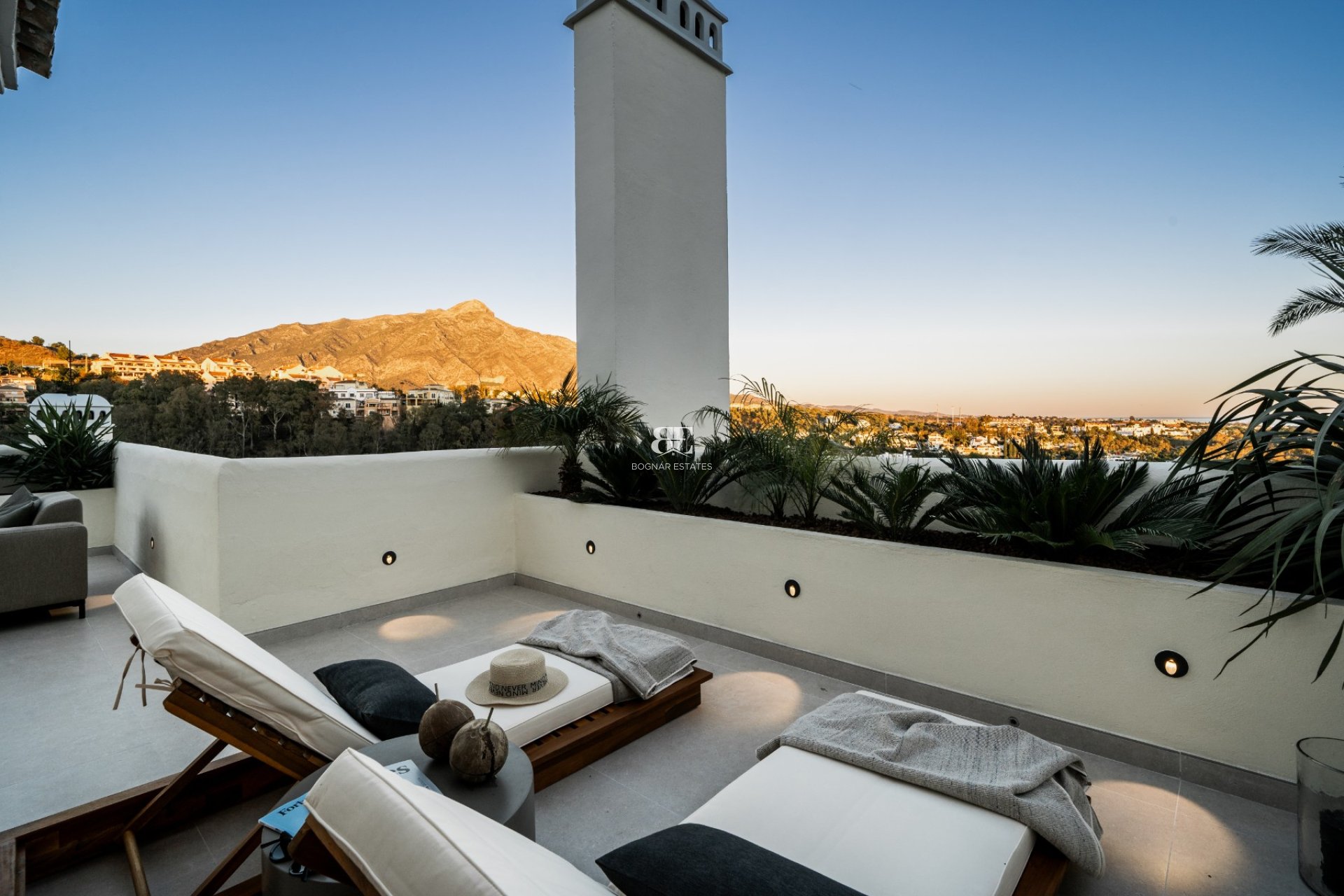 Resale - Villa -
Marbella - Nueva Andalucía