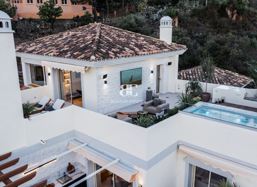 Resale - Villa -
Marbella - Nueva Andalucía