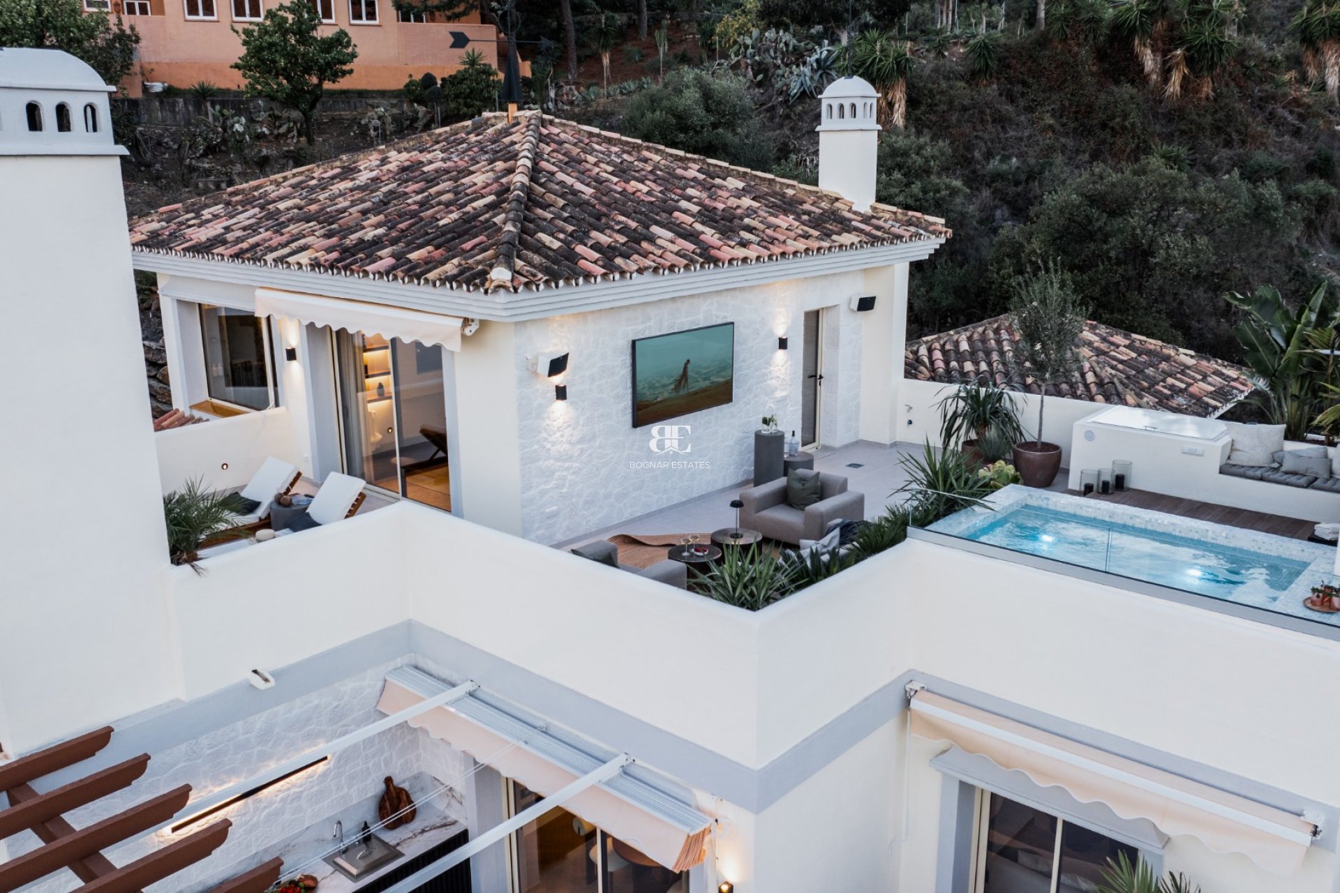 Resale - Villa -
Marbella - Nueva Andalucía