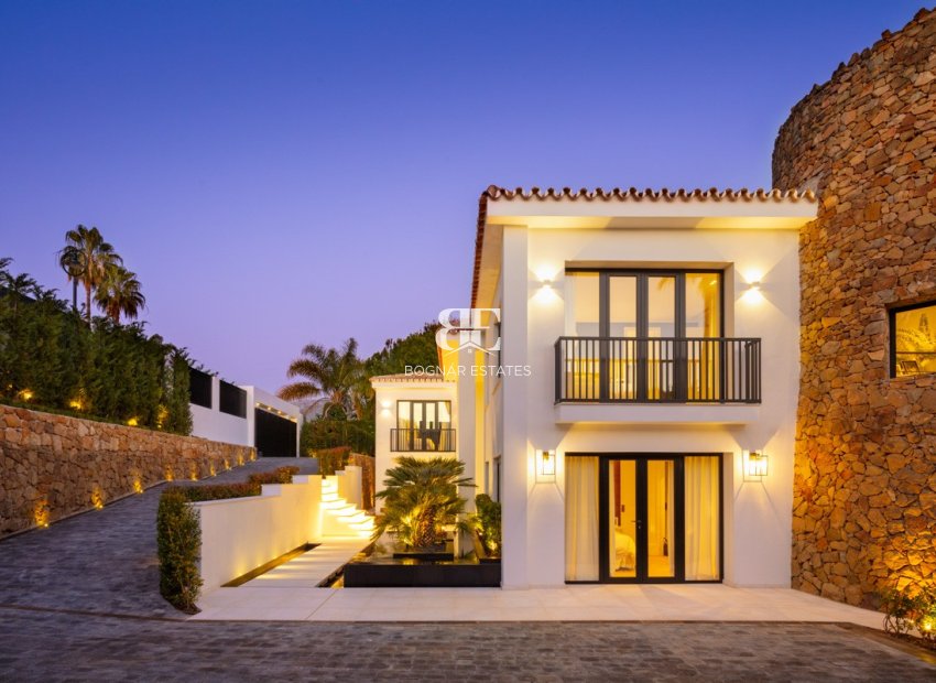 Resale - Villa -
Marbella - Nueva Andalucía