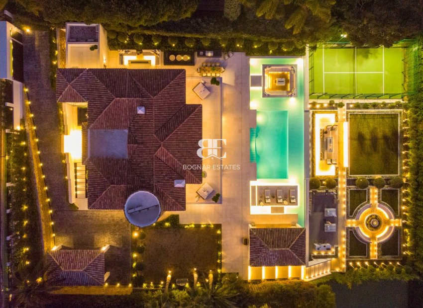 Resale - Villa -
Marbella - Nueva Andalucía