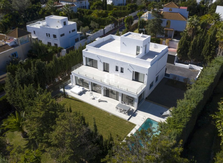Resale - Villa -
Marbella - Nueva Andalucía