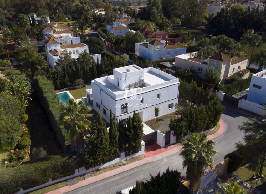 Resale - Villa -
Marbella - Nueva Andalucía