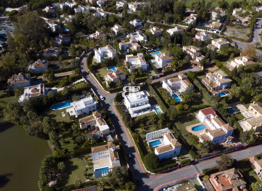 Resale - Villa -
Marbella - Nueva Andalucía
