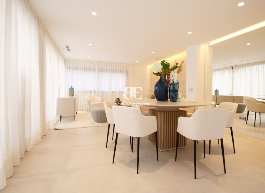 Resale - Villa -
Marbella - Nueva Andalucía