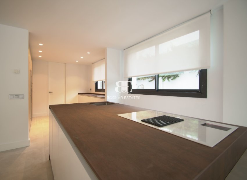 Resale - Villa -
Marbella - Nueva Andalucía