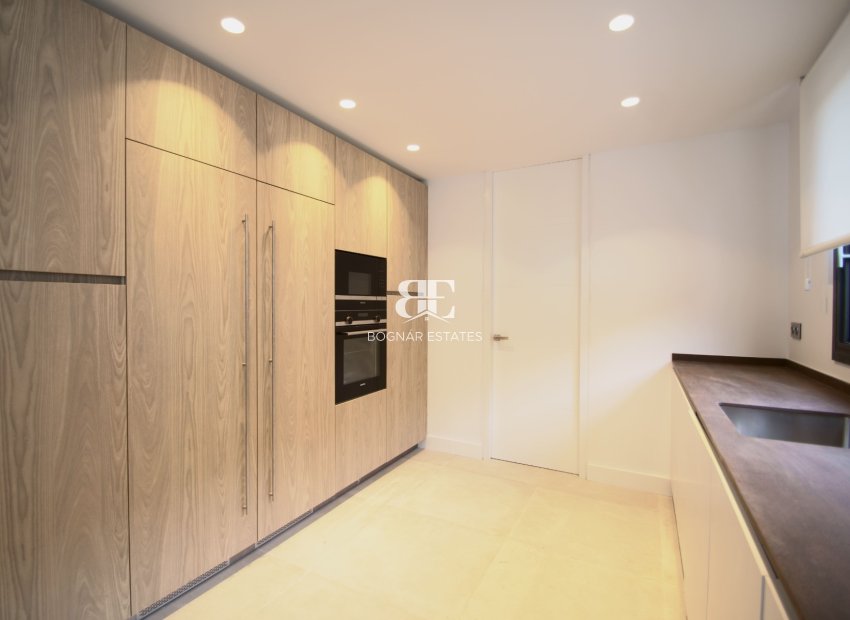 Resale - Villa -
Marbella - Nueva Andalucía