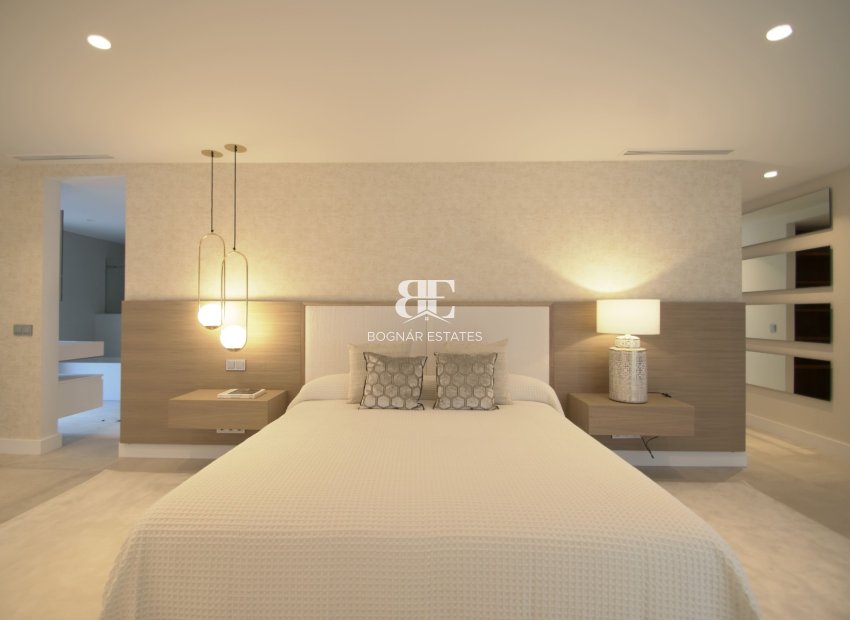 Resale - Villa -
Marbella - Nueva Andalucía