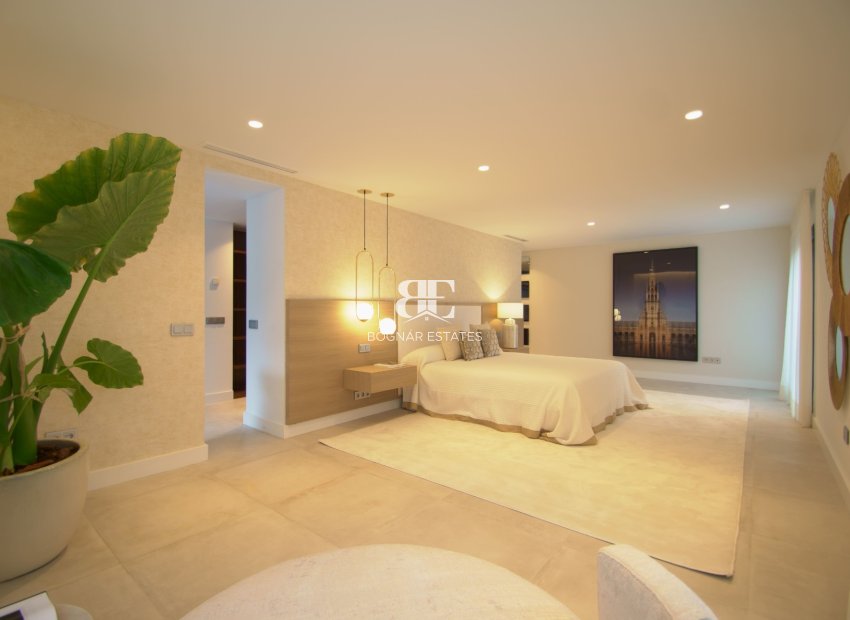 Resale - Villa -
Marbella - Nueva Andalucía