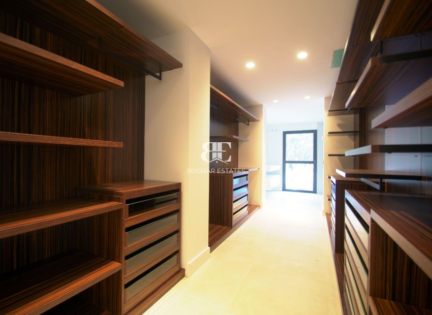 Resale - Villa -
Marbella - Nueva Andalucía
