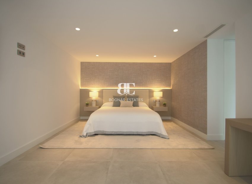 Resale - Villa -
Marbella - Nueva Andalucía