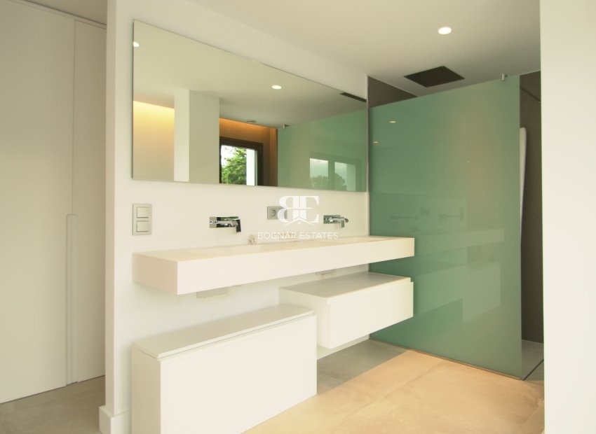 Resale - Villa -
Marbella - Nueva Andalucía