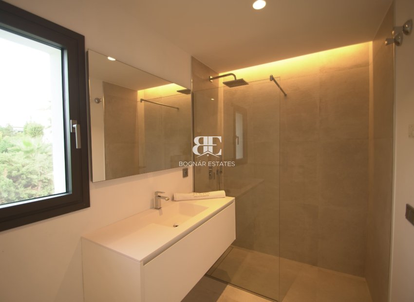 Resale - Villa -
Marbella - Nueva Andalucía