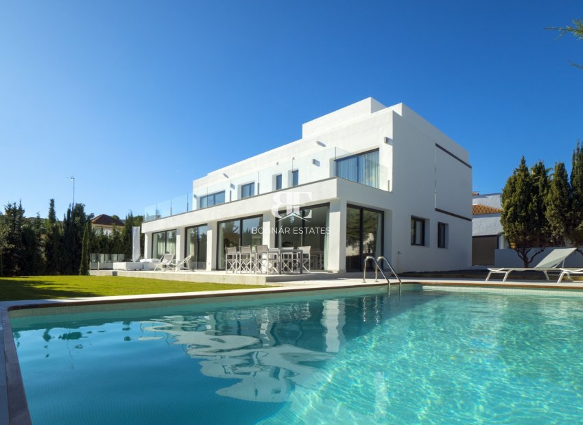 Resale - Villa -
Marbella - Nueva Andalucía