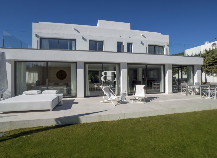 Resale - Villa -
Marbella - Nueva Andalucía