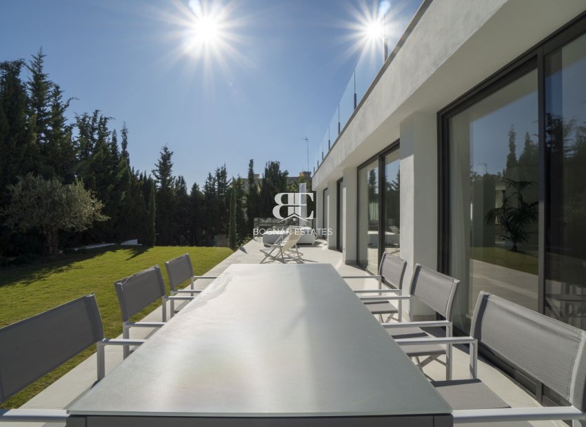 Resale - Villa -
Marbella - Nueva Andalucía