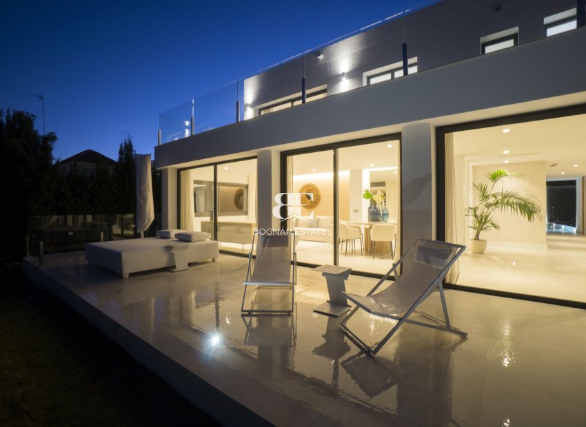 Resale - Villa -
Marbella - Nueva Andalucía