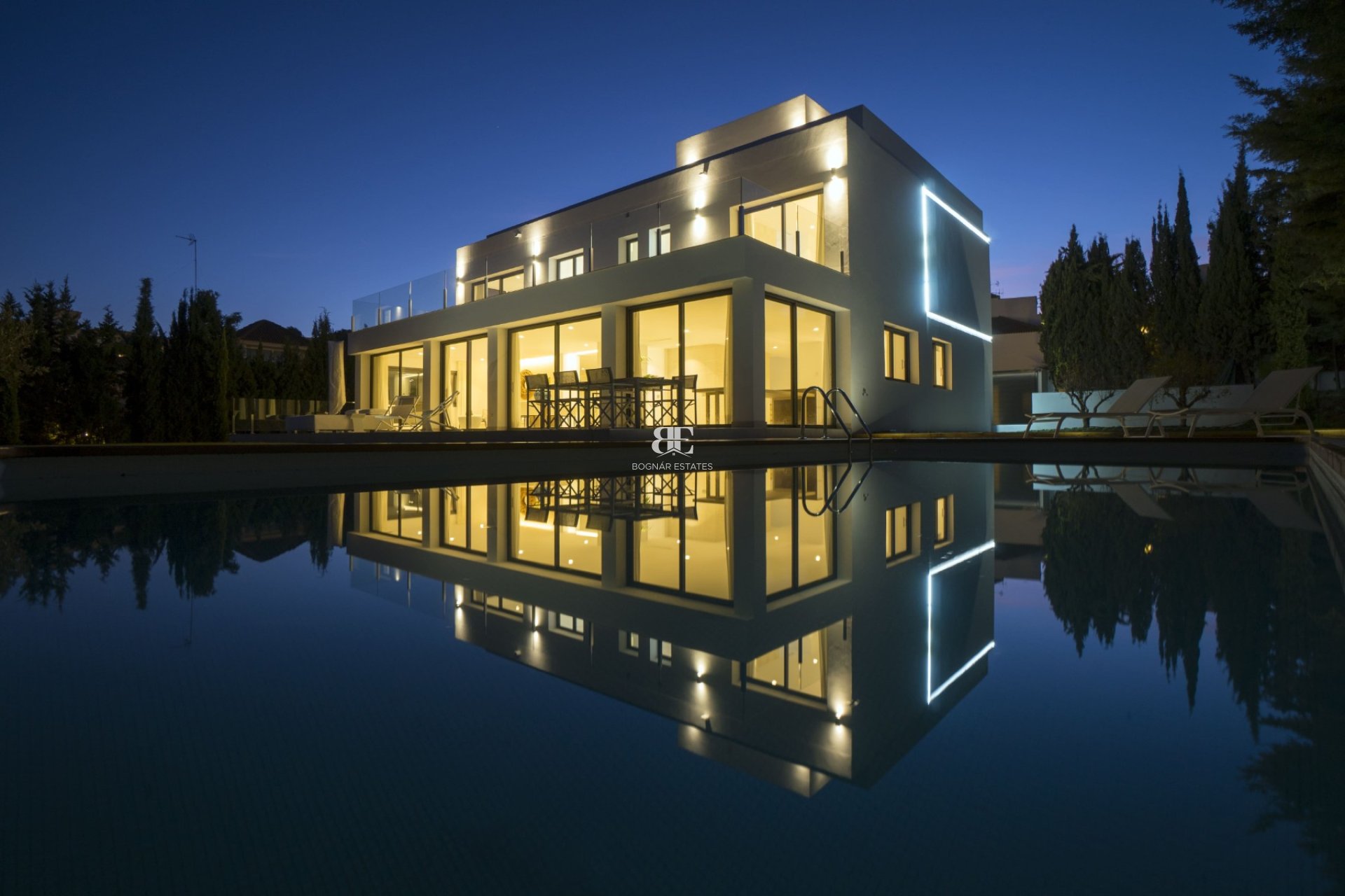 Resale - Villa -
Marbella - Nueva Andalucía