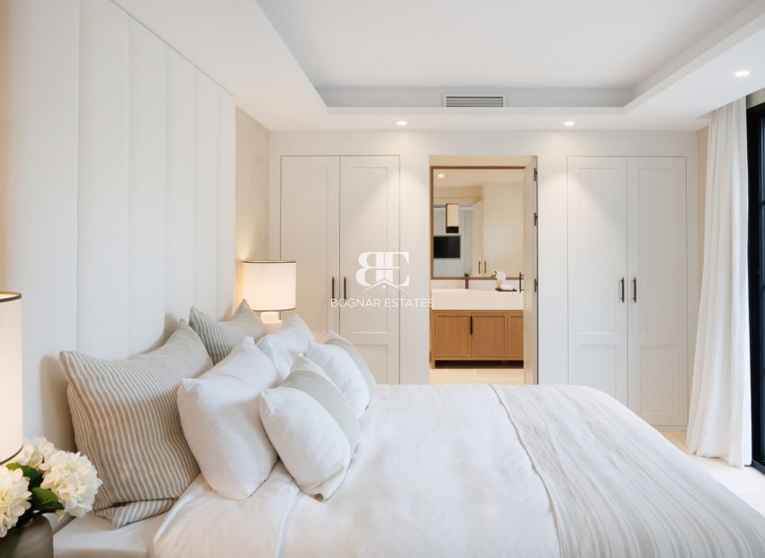 Resale - Villa -
Marbella - Nueva Andalucía