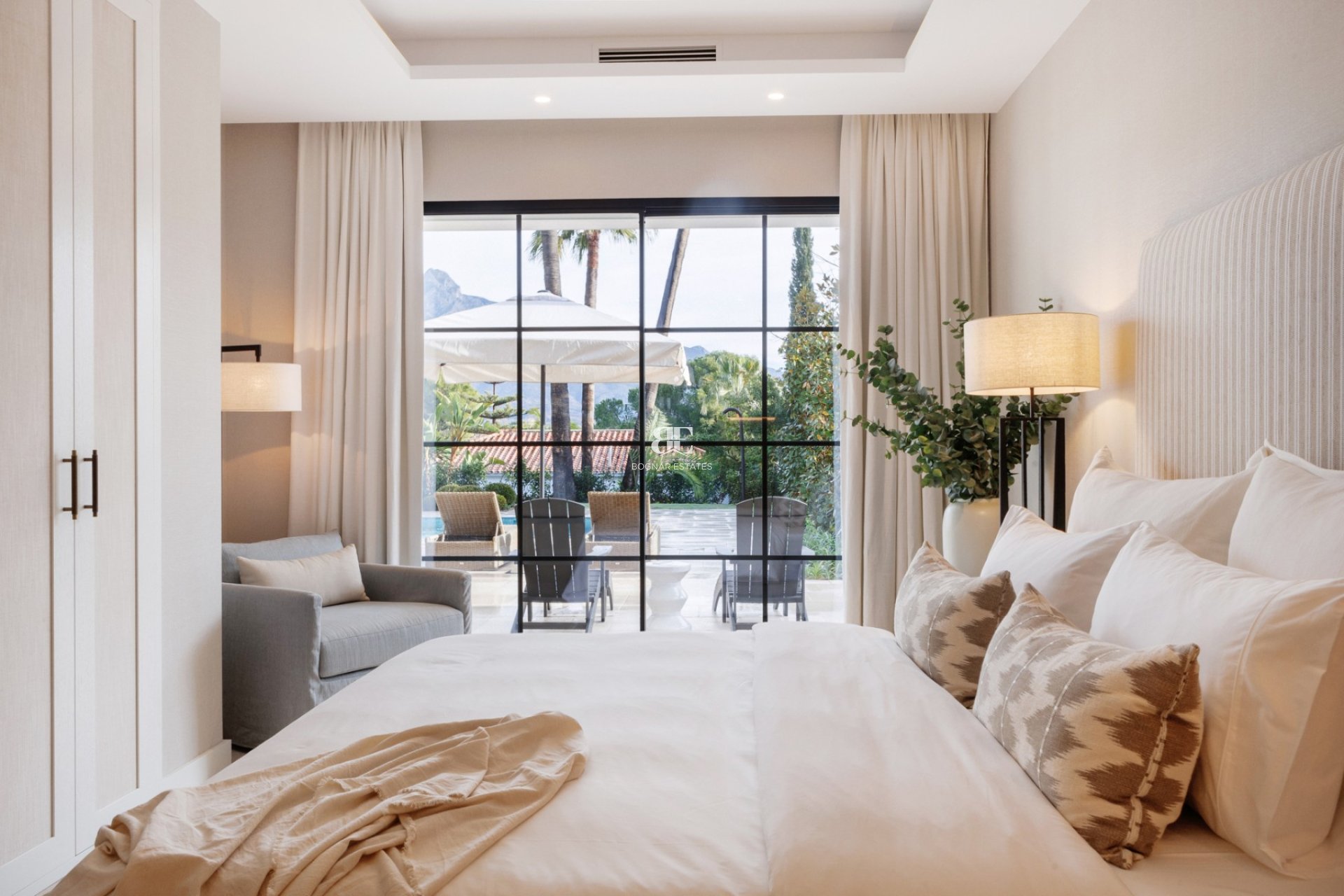 Resale - Villa -
Marbella - Nueva Andalucía