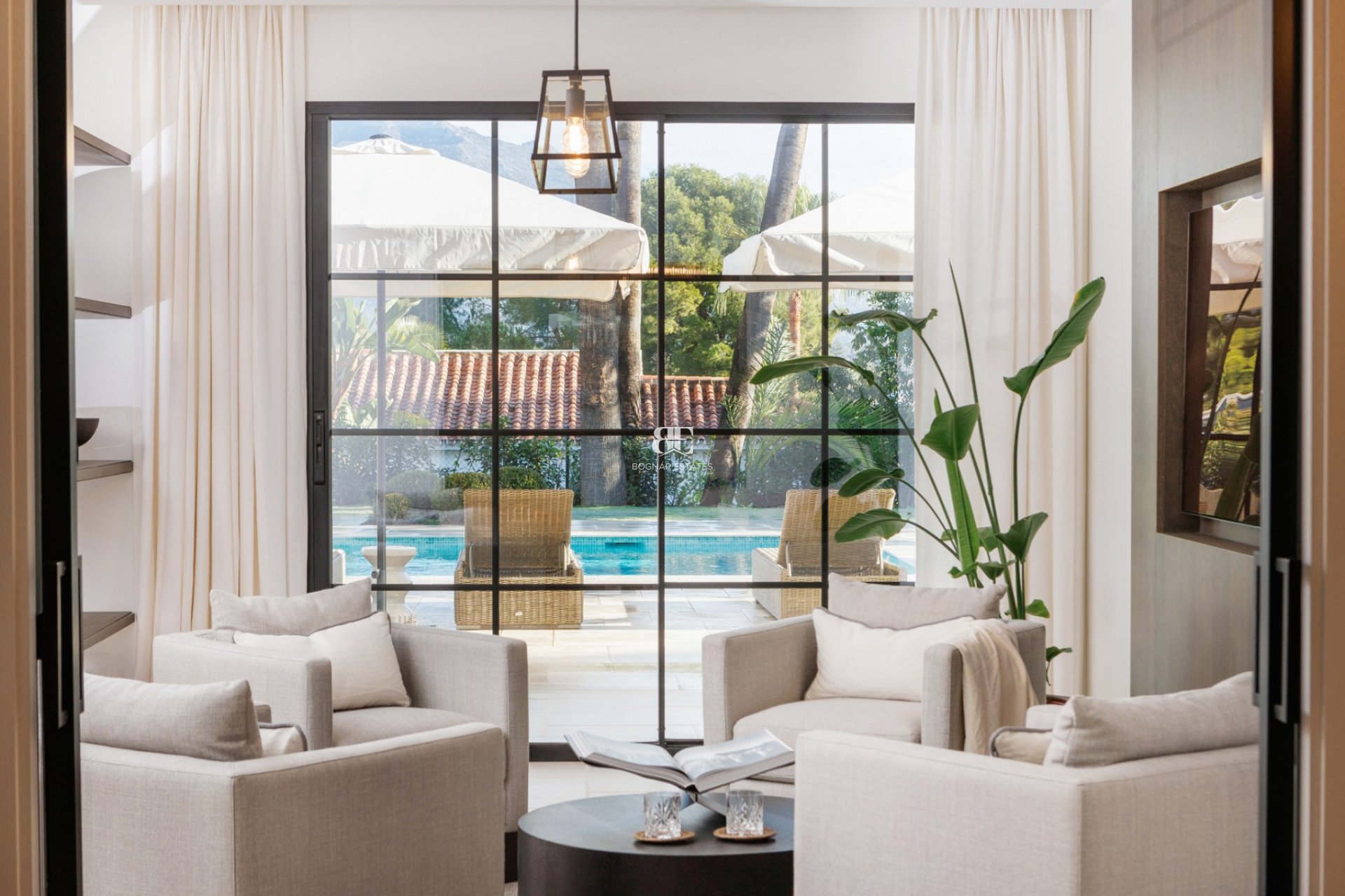 Resale - Villa -
Marbella - Nueva Andalucía