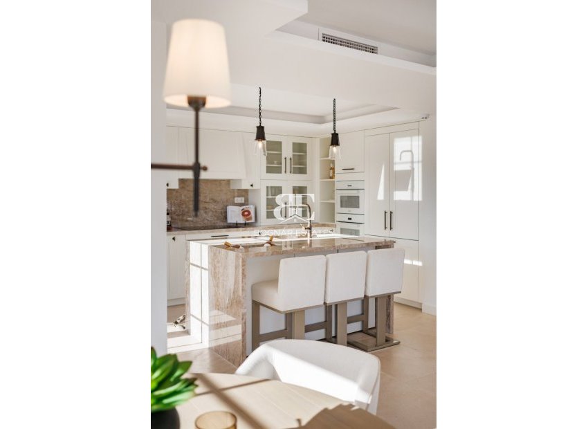 Resale - Villa -
Marbella - Nueva Andalucía