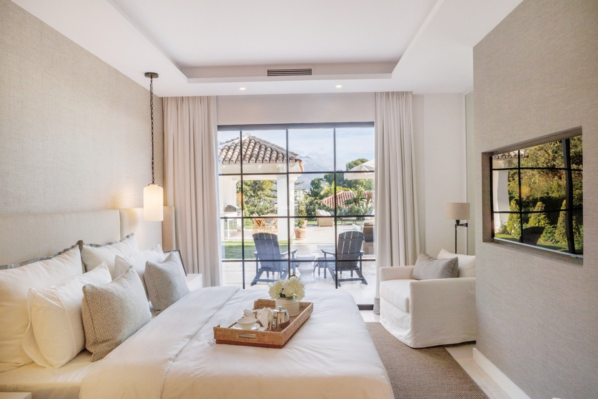 Resale - Villa -
Marbella - Nueva Andalucía