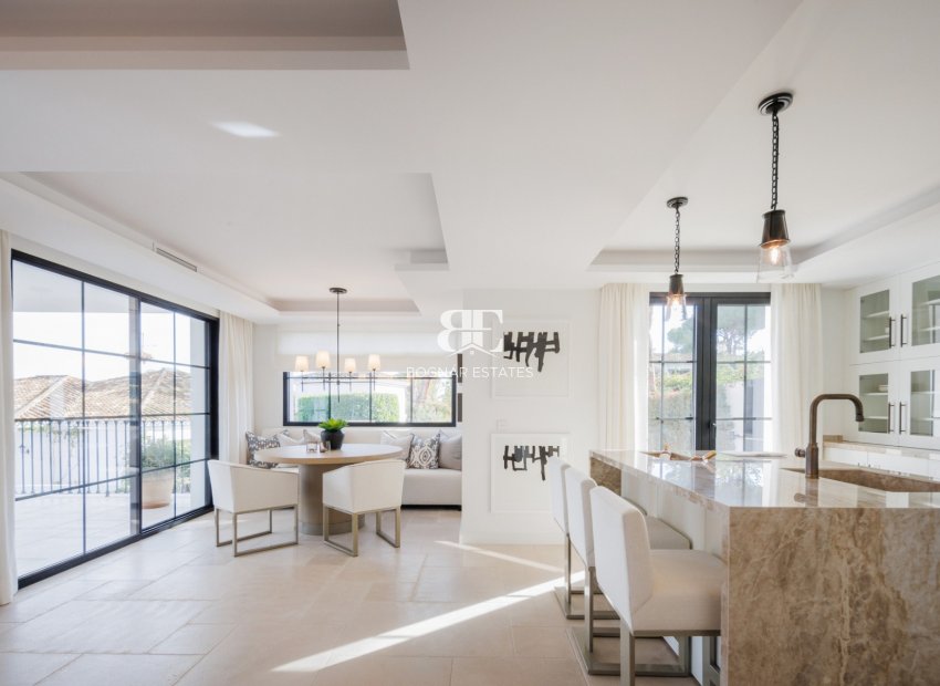 Resale - Villa -
Marbella - Nueva Andalucía