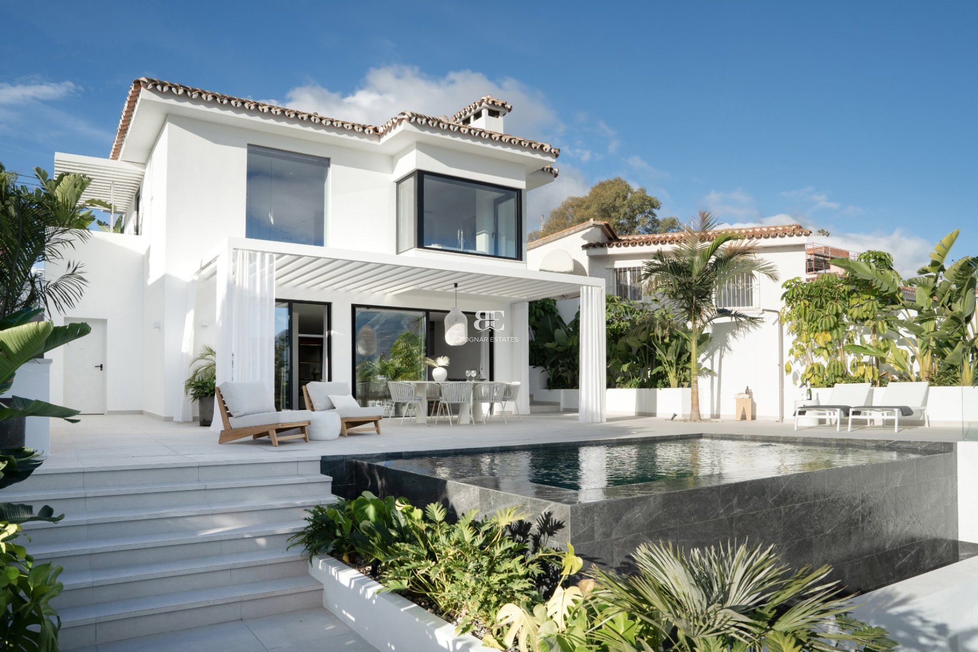 Resale - Villa -
Marbella - Nueva Andalucía