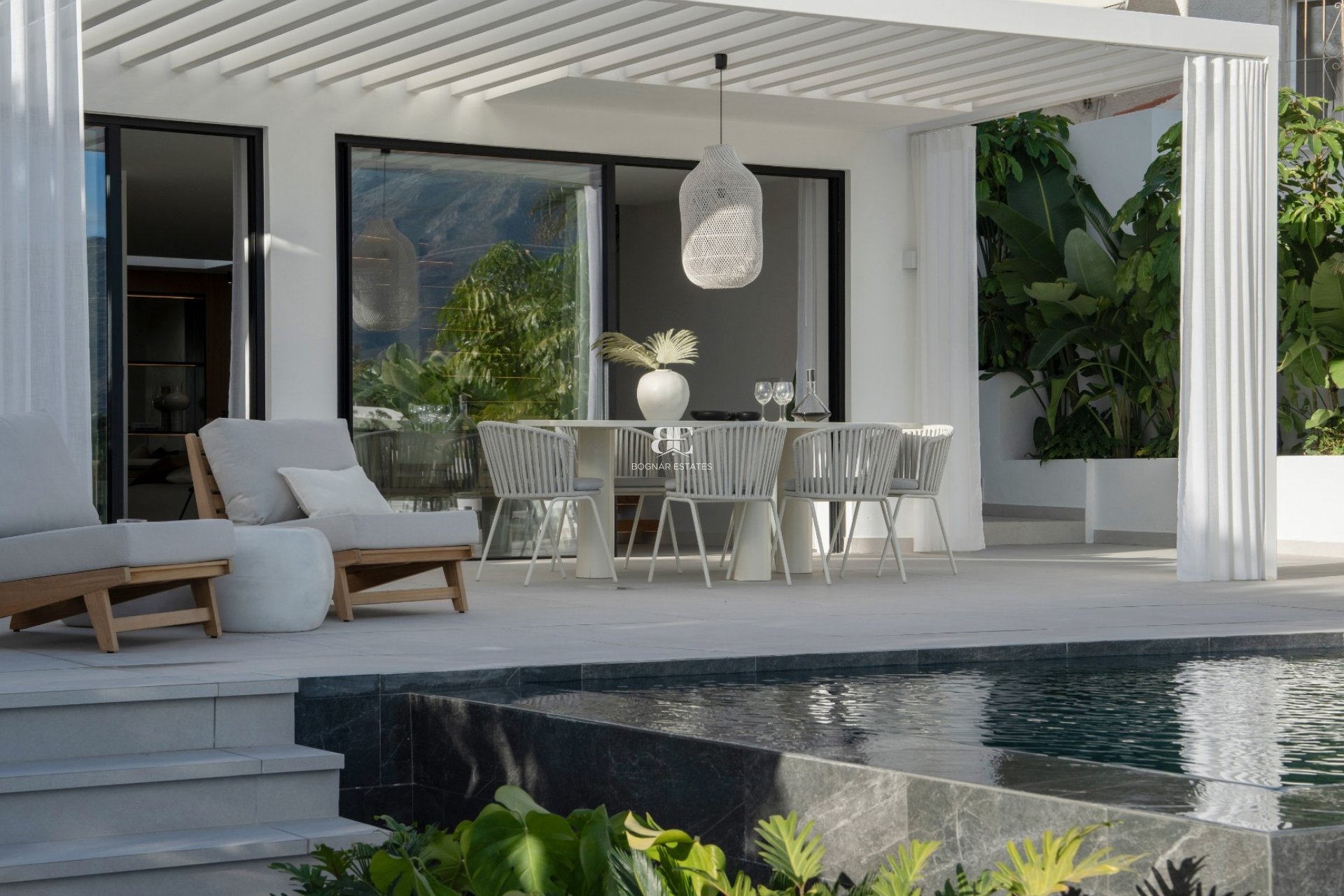 Resale - Villa -
Marbella - Nueva Andalucía
