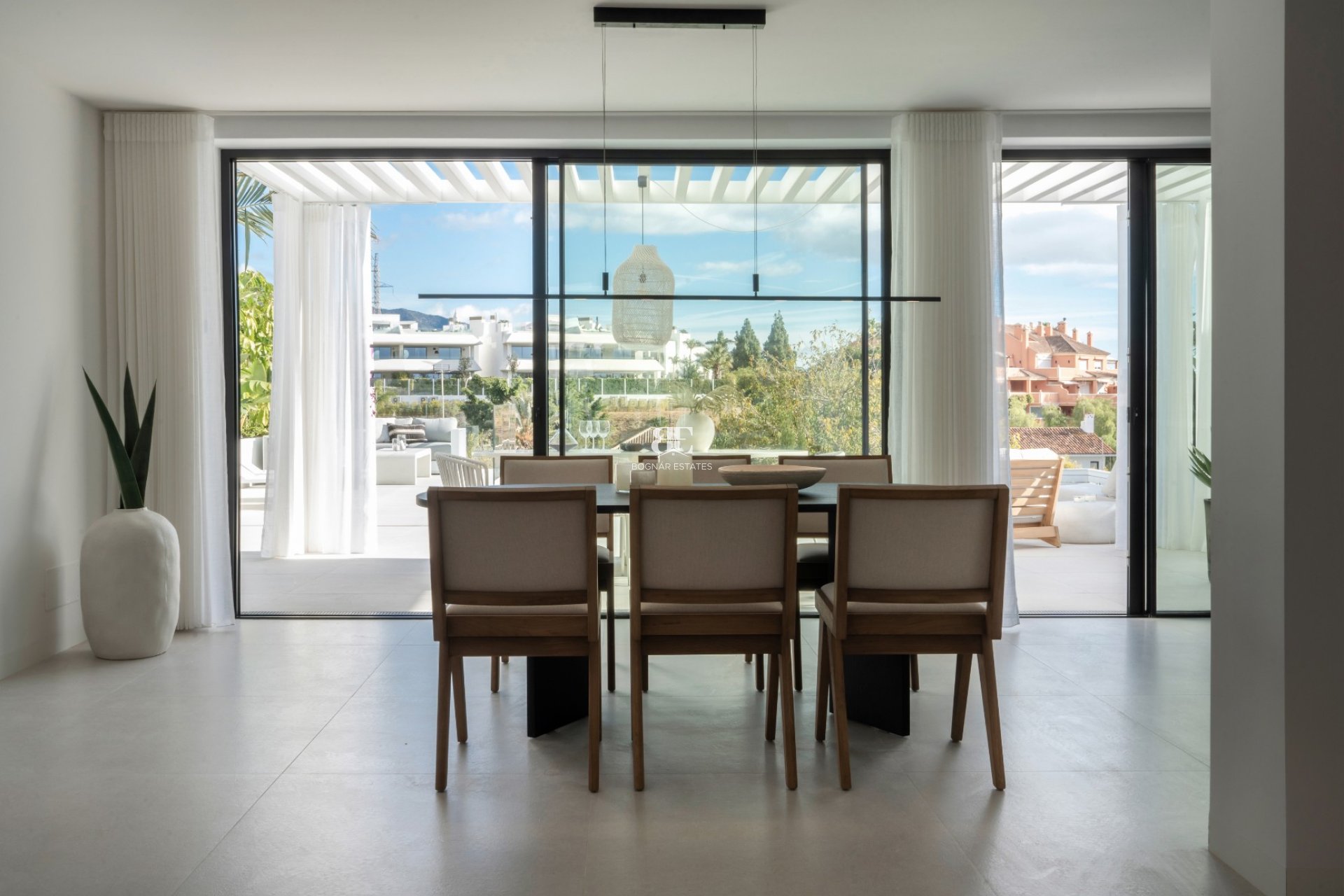 Resale - Villa -
Marbella - Nueva Andalucía