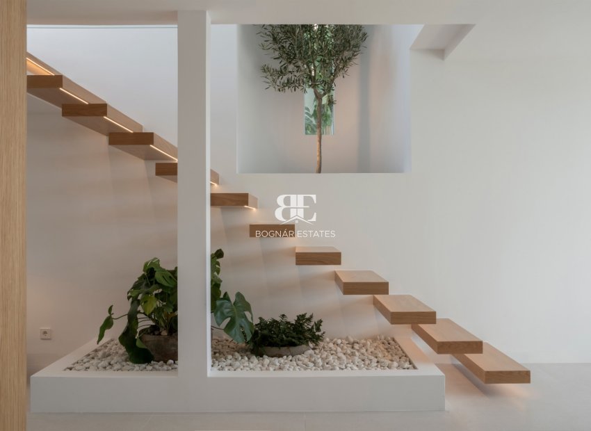 Resale - Villa -
Marbella - Nueva Andalucía
