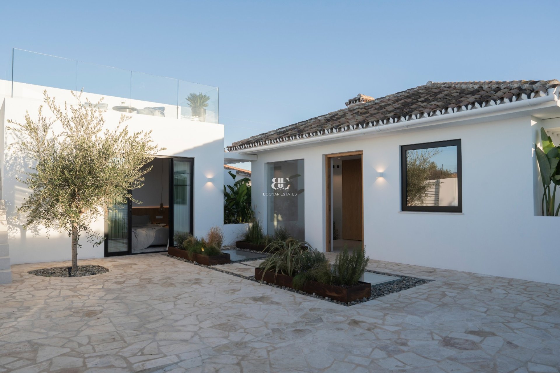 Resale - Villa -
Marbella - Nueva Andalucía
