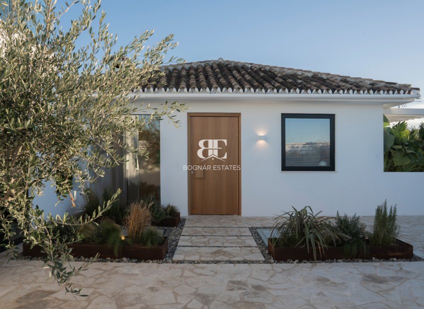 Resale - Villa -
Marbella - Nueva Andalucía