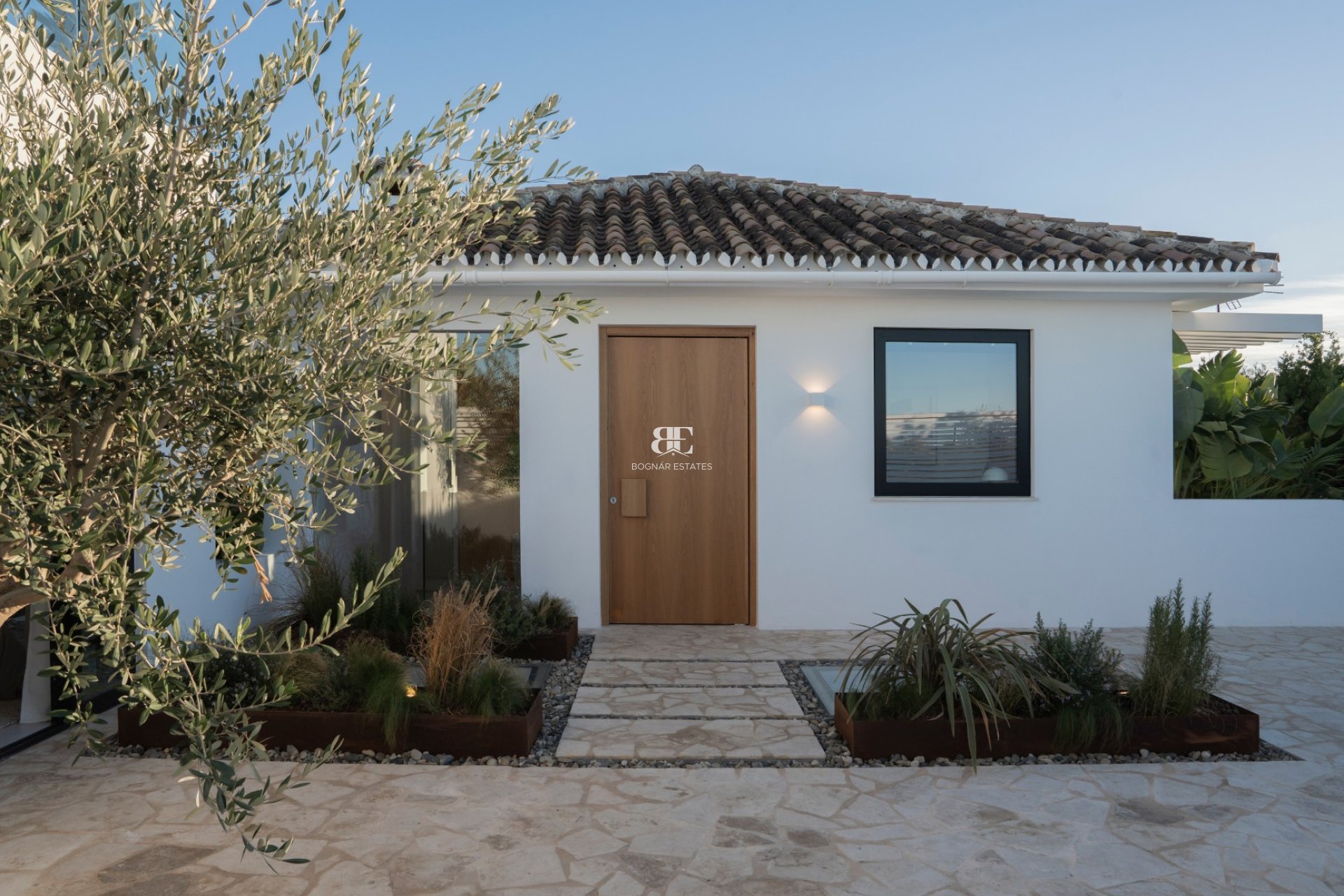 Resale - Villa -
Marbella - Nueva Andalucía